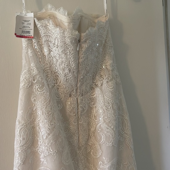 Size 6 strapless ivory wedding dress. David’s bridal. Never worn. No overskirt - Picture 4 of 5